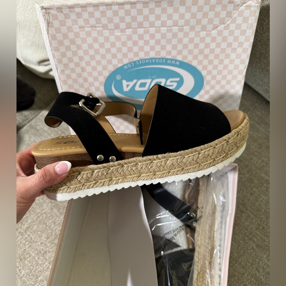 Black sandal espadrille